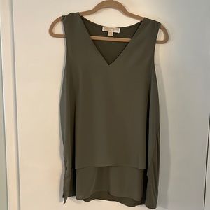 Michael Kohrs V Neck Olive Tiered Sleeveless Blouse
